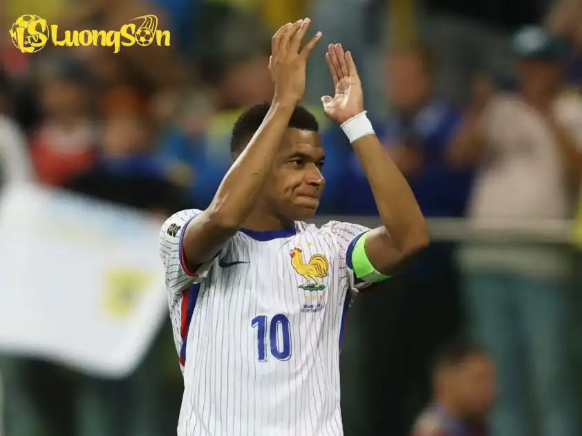 Mbappe vẫn chứng minh vai trò đầu tàu trong lối chơi của Pháp ở thời điểm hiện tại (Ảnh: Reuters) Mbappe vẫn chứng minh vai trò đầu tàu trong lối chơi của Pháp ở thời điểm hiện tại
